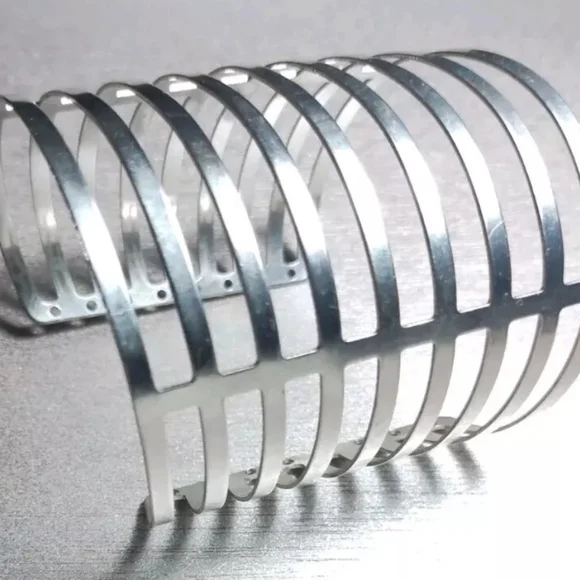 Newly Retired Sundance "FENCES" Stainless Steel Bracelet $5 - Picture 4 of 4